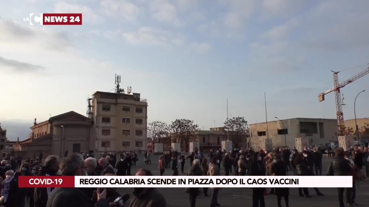 Reggio Calabria scende in piazza dopo il caos vaccini