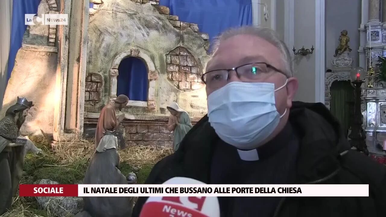 Il Natale degli ultimi che bussano alle porte della chiesa