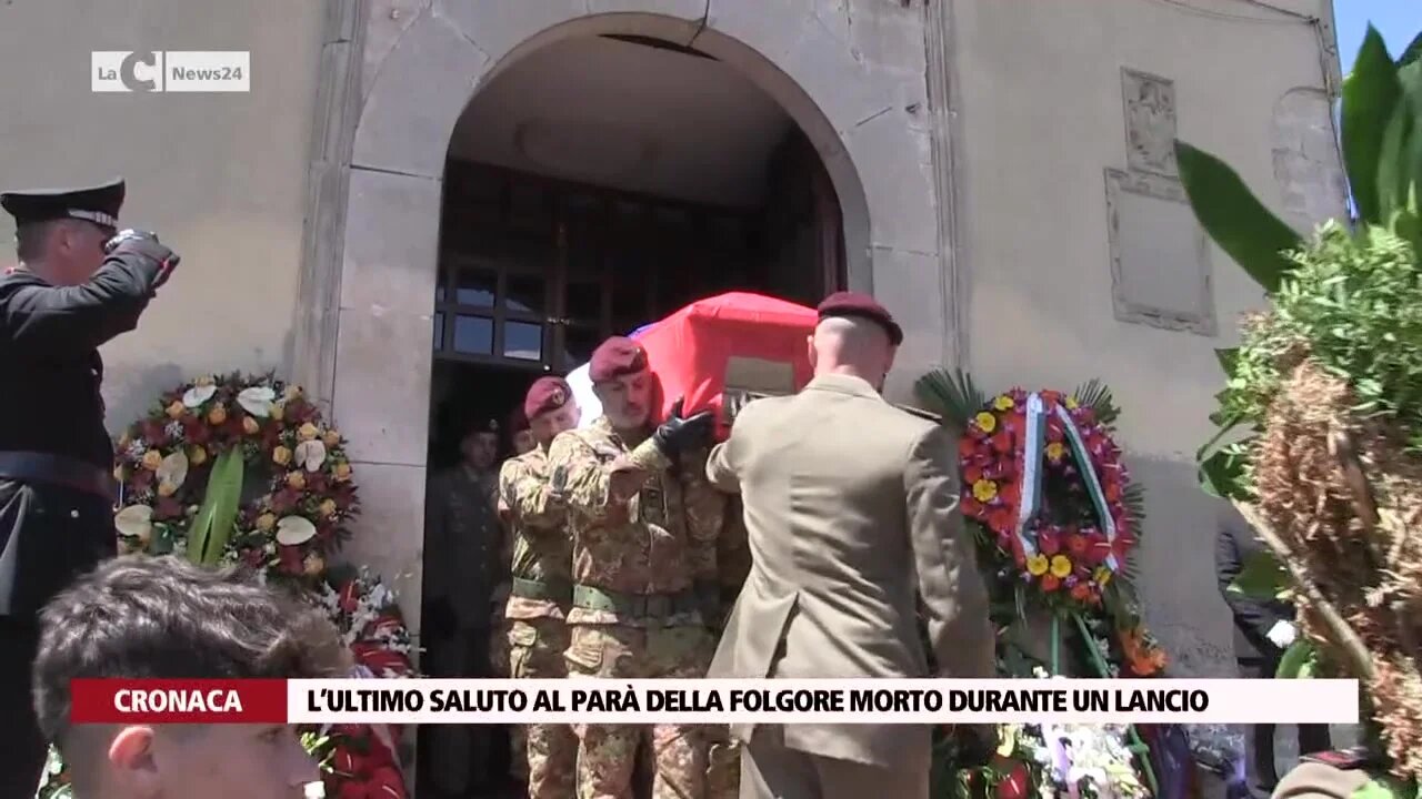 L’ultimo saluto al parà della folgore morto durante un lancio