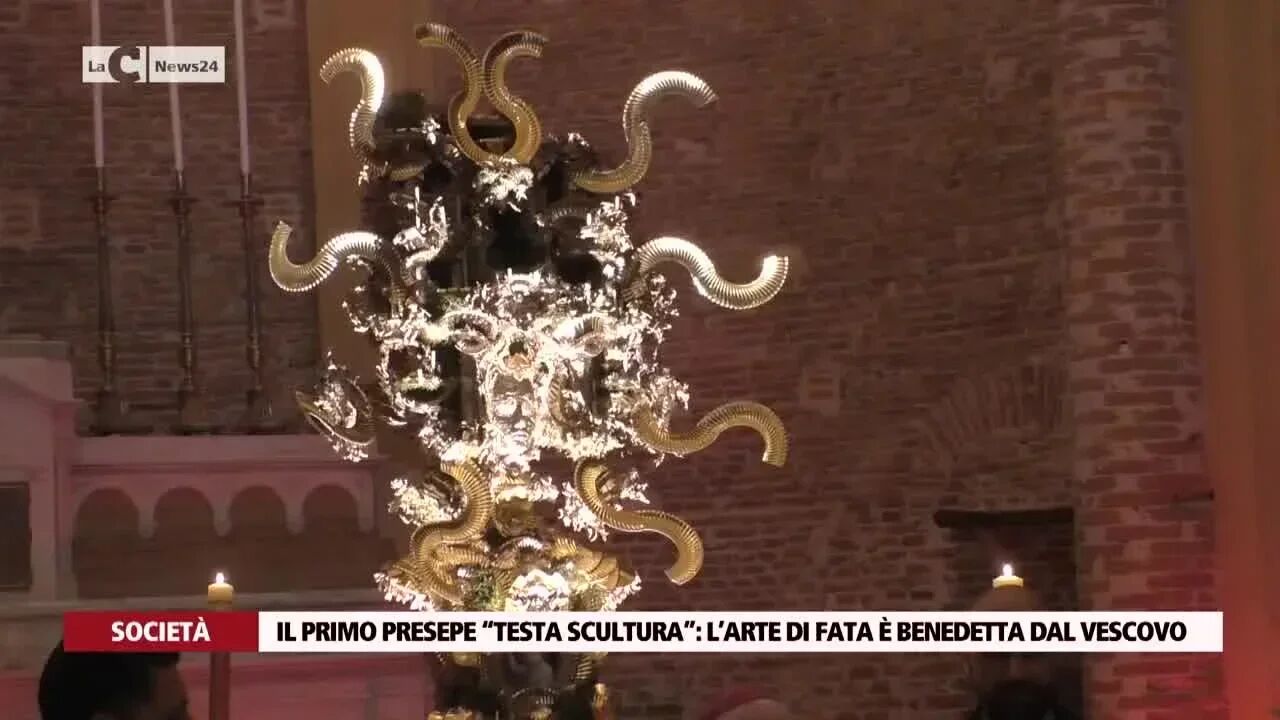 Il primo presepe "Testa Scultura": l’arte di Fata è benedetta dal vescovo