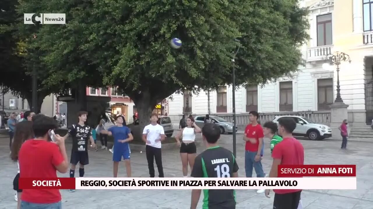 Reggio, società sportive in piazza per salvare la pallavolo