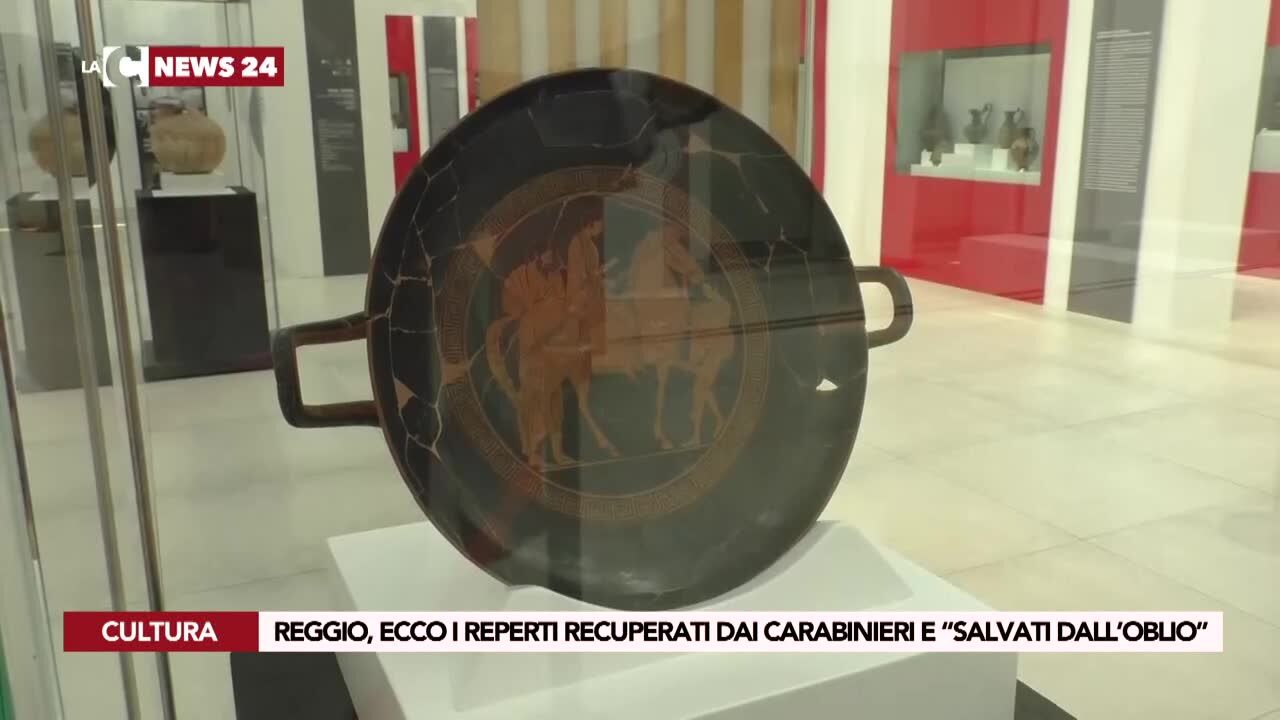 Reggio, ecco i reperti recuperati dai carabinieri e “salvati dall’oblio”