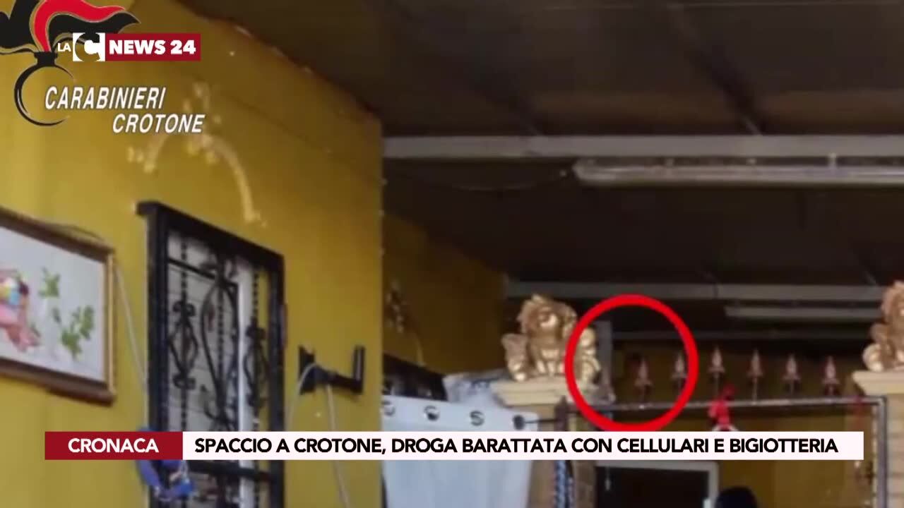 Spaccio a Crotone, droga barattata con cellulari e bigiotteria