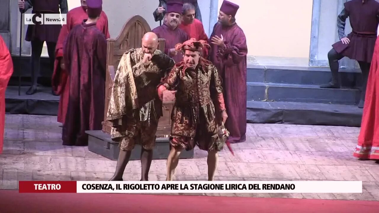 Cosenza, Alberto Gazale nei panni di Rigoletto emoziona il pubblico del Rendano