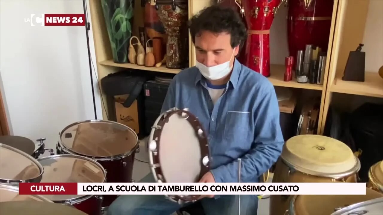 Locri, a scuola di tamburello con il libro del musicista Massimo Cusato