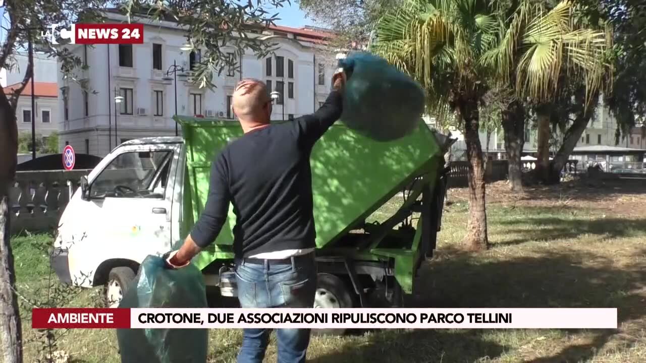Crotone, due associazioni ripuliscono parco Tellini
