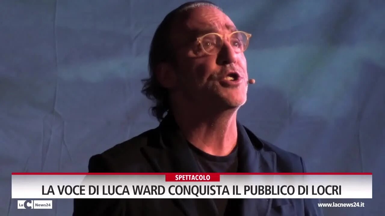 La voce di Luca Ward conquista il pubblico di Locri