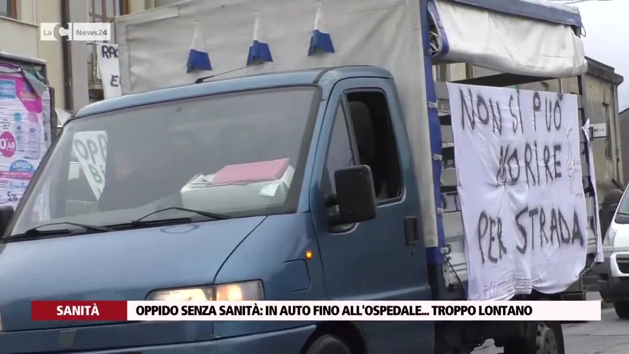 Corteo di auto fino all’ospedale più vicino, così Oppido Mamertina denuncia il taglio della sanità d’urgenza