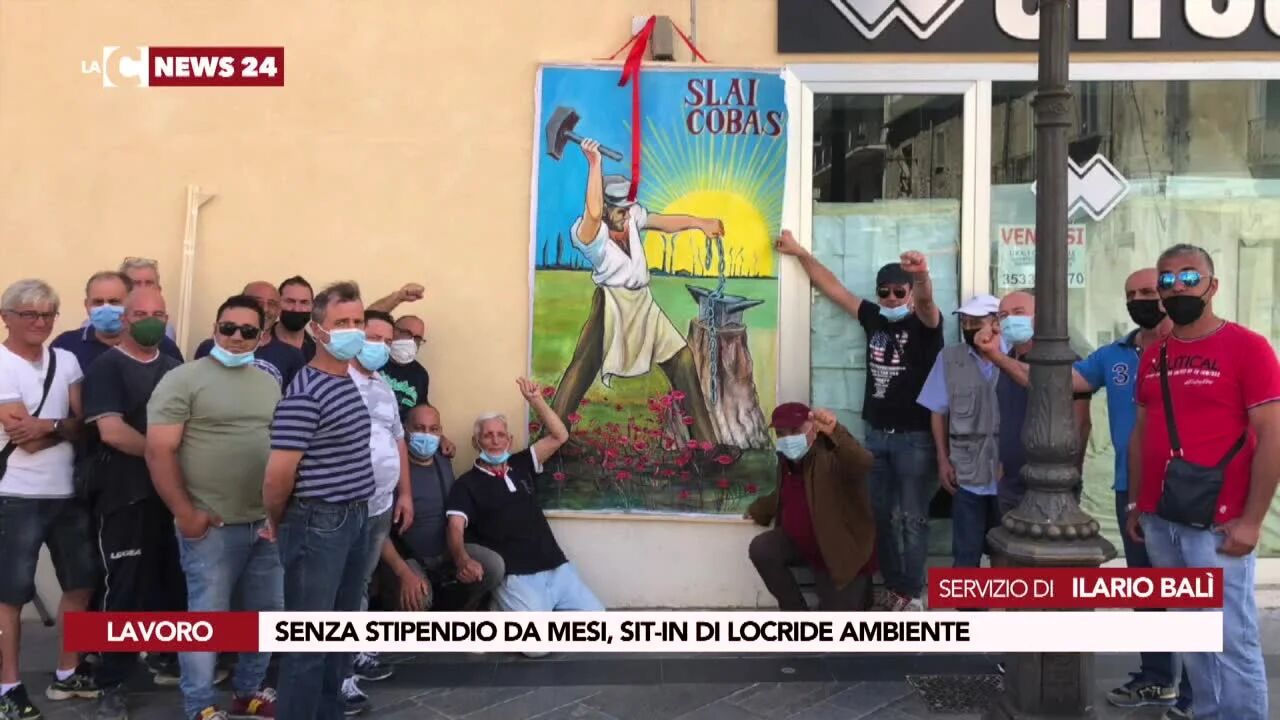 Senza stipendio da mesi, Sit-in di Locride ambiente