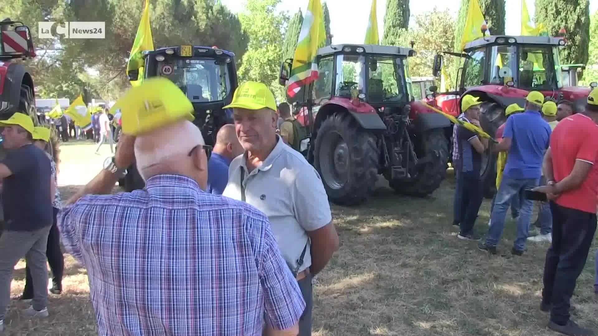 Cosenza, trattori della Coldiretti sulla SS 107 a Vaglio Lise. Inizia la protesta | FOTO -VIDEO