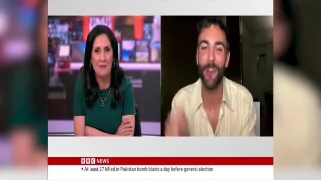 Mengoni alla Bbc viene sorperso dalla giornalista che parla perfettamente l'italiano