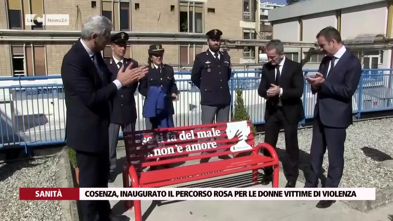 Cosenza, inaugurato il percorso rosa per le donne vittime di violenza