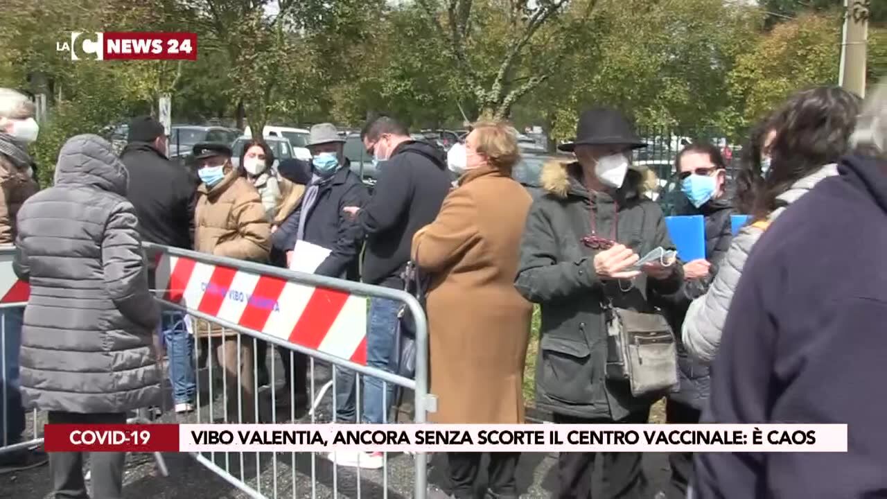 Vibo Valentia, ancora senza scorte il centro vaccinale: è caos