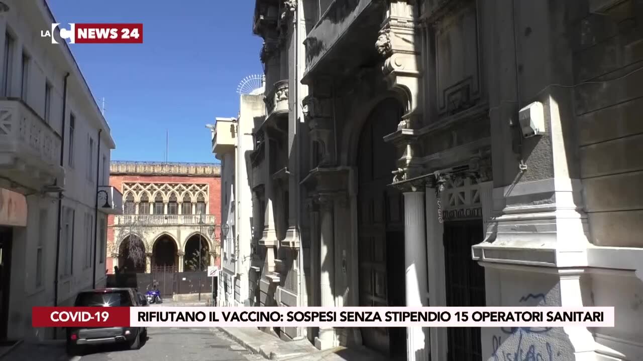 Rifiutano il vaccino sospesi senza stipendio 15 operatori sanitari