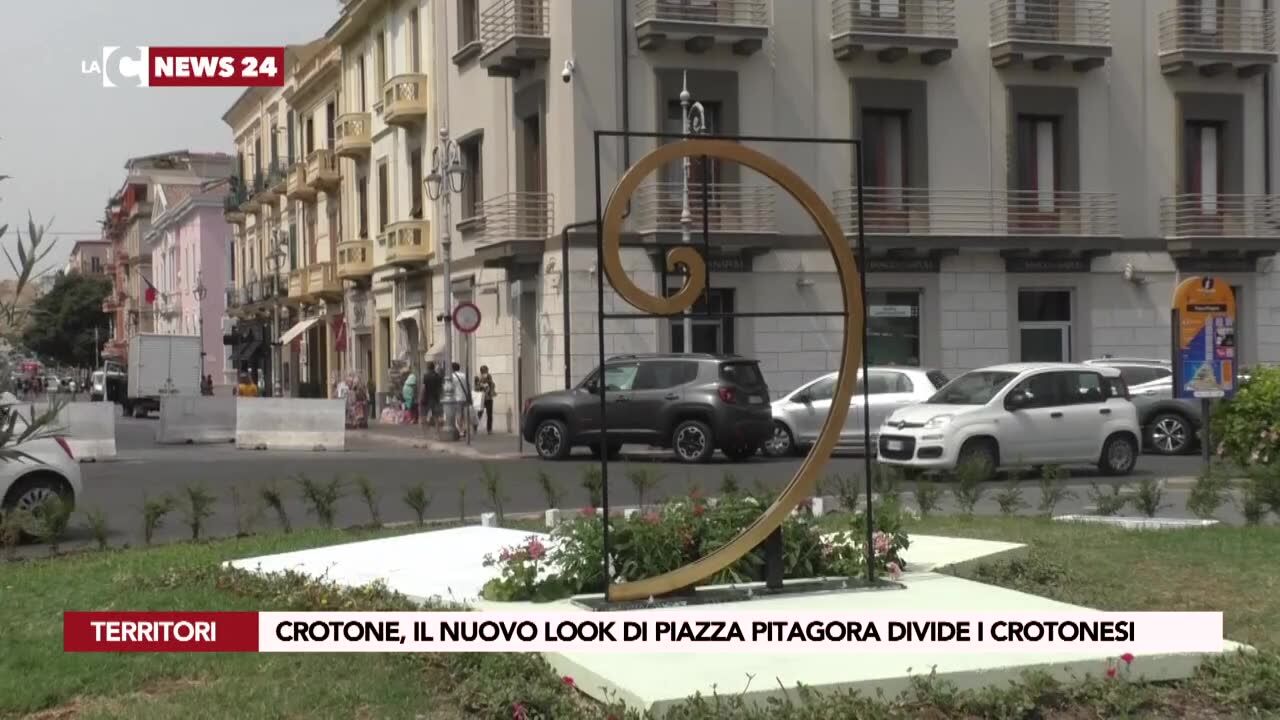 Crotone, il nuovo look di Piazza Pitagora divide i crotonesi
