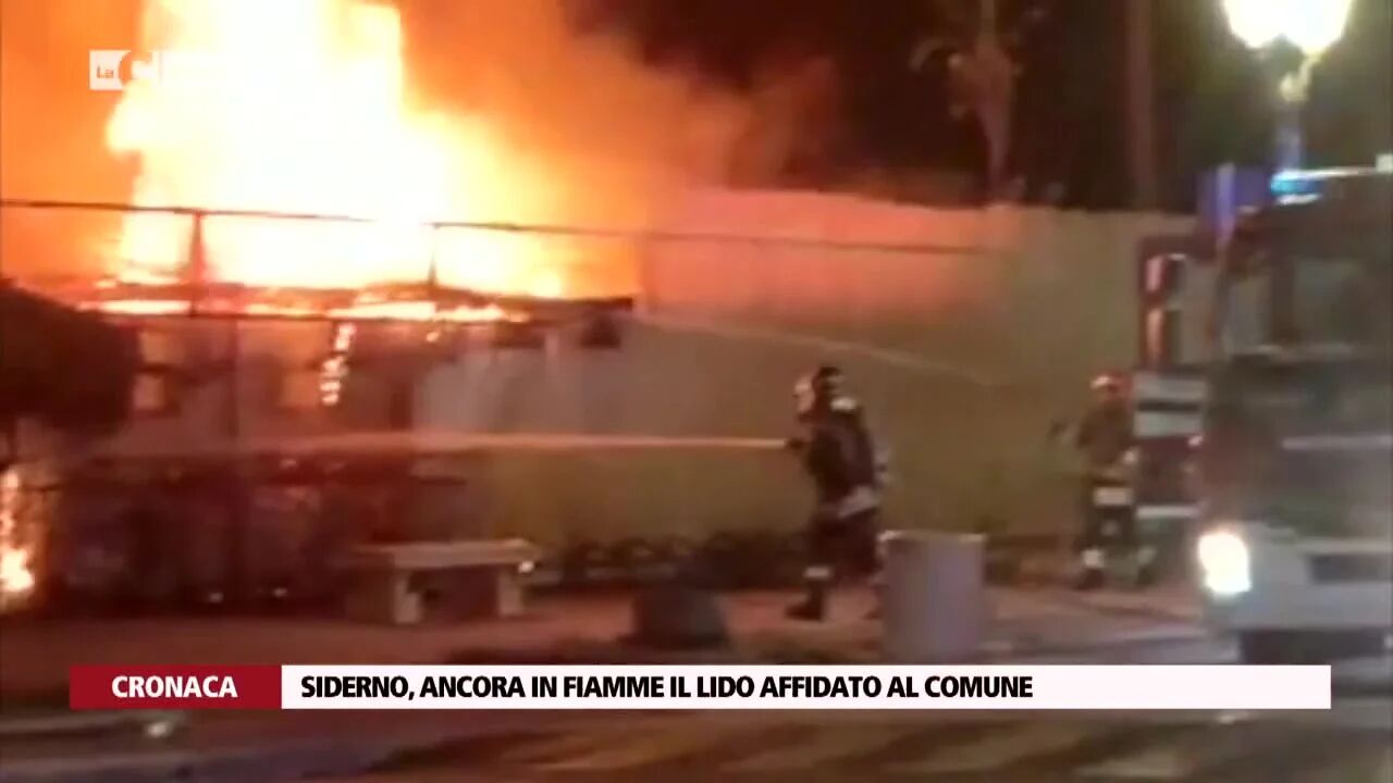 Siderno, ancora in fiamme il lido affidato al comune