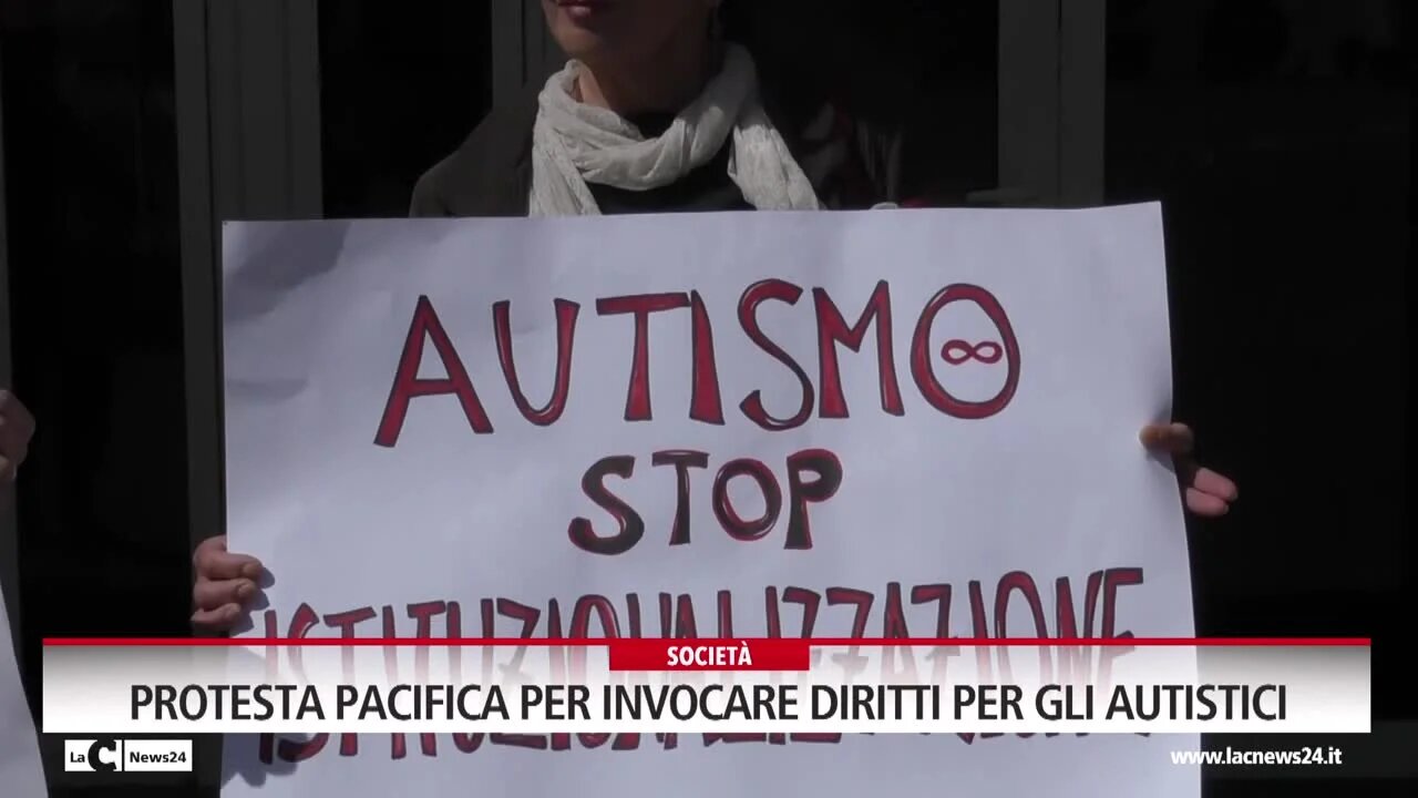 Protesta pacifica per invocare diritti per gli autistici