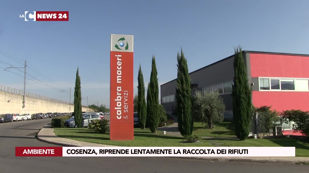 Cosenza, riprende lentamente la raccolta dei rifiuti