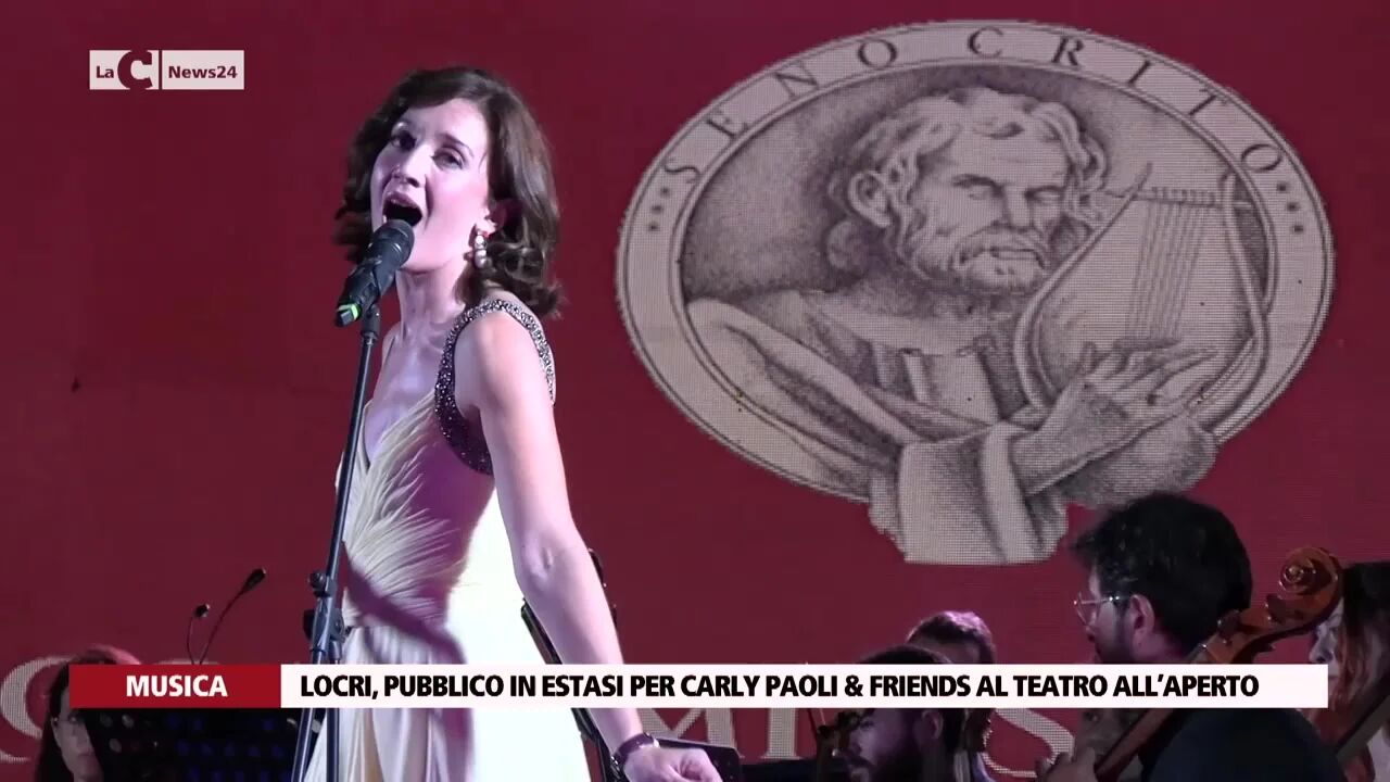 Locri, pubblico in estasi per Carly Paoli & friends al teatro all’aperto