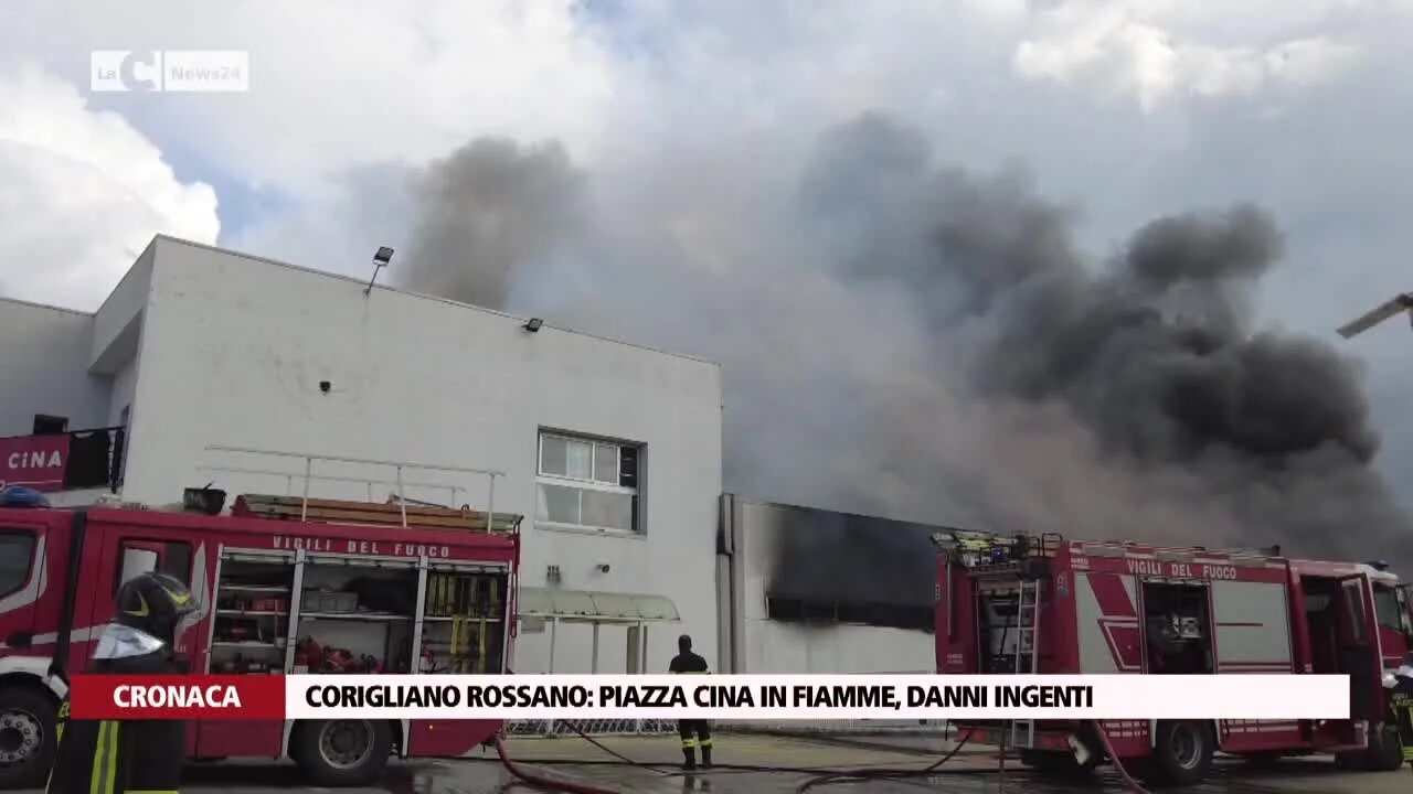 Corigliano Rossano: piazza Cina in fiamme, danni ingenti