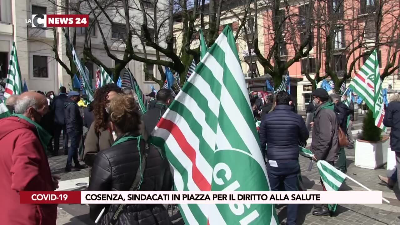 Cosenza, sindacati in piazza per il diritto alla salute