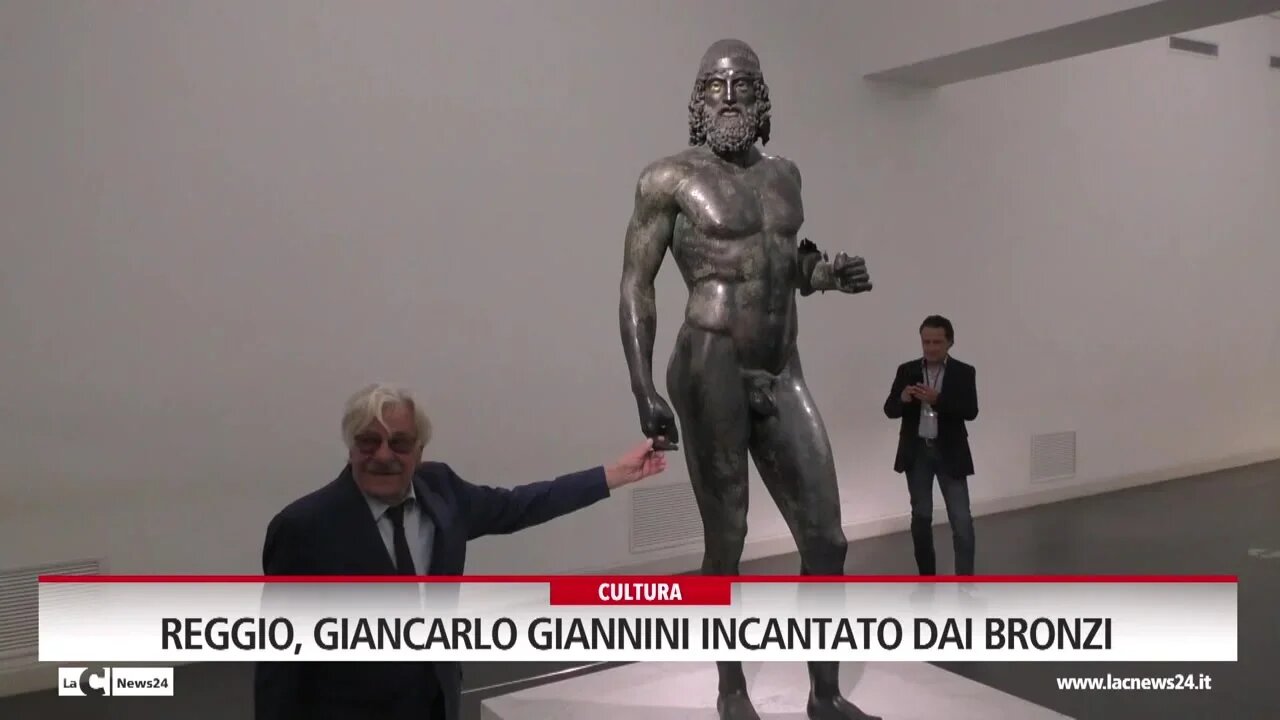 Giancarlo Giannini incantato dai Bronzi di Riace: «Straordinaria bellezza, portate qui i bambini perché imparino a fantasticare»
