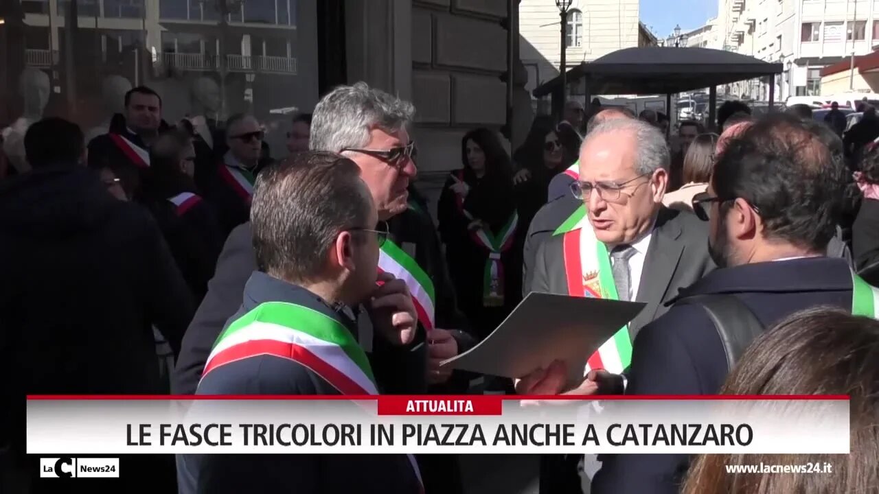 Autonomia, fasce tricolori in piazza anche a Catanzaro