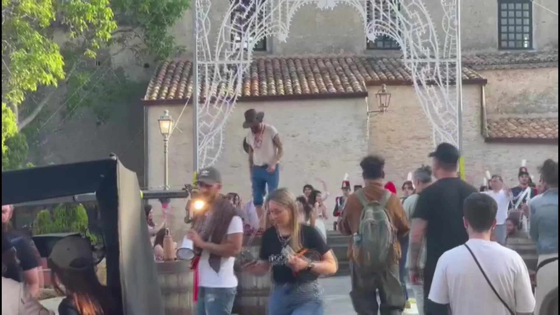 Jovanotti come Celentano: la pigiatura dell’uva a Gerace è già un cult -VIDEO