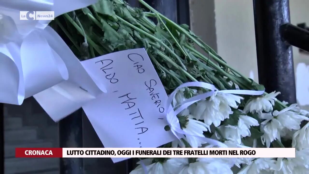 Lutto cittadino, oggi i funerali dei tre fratelli morti nel rogo