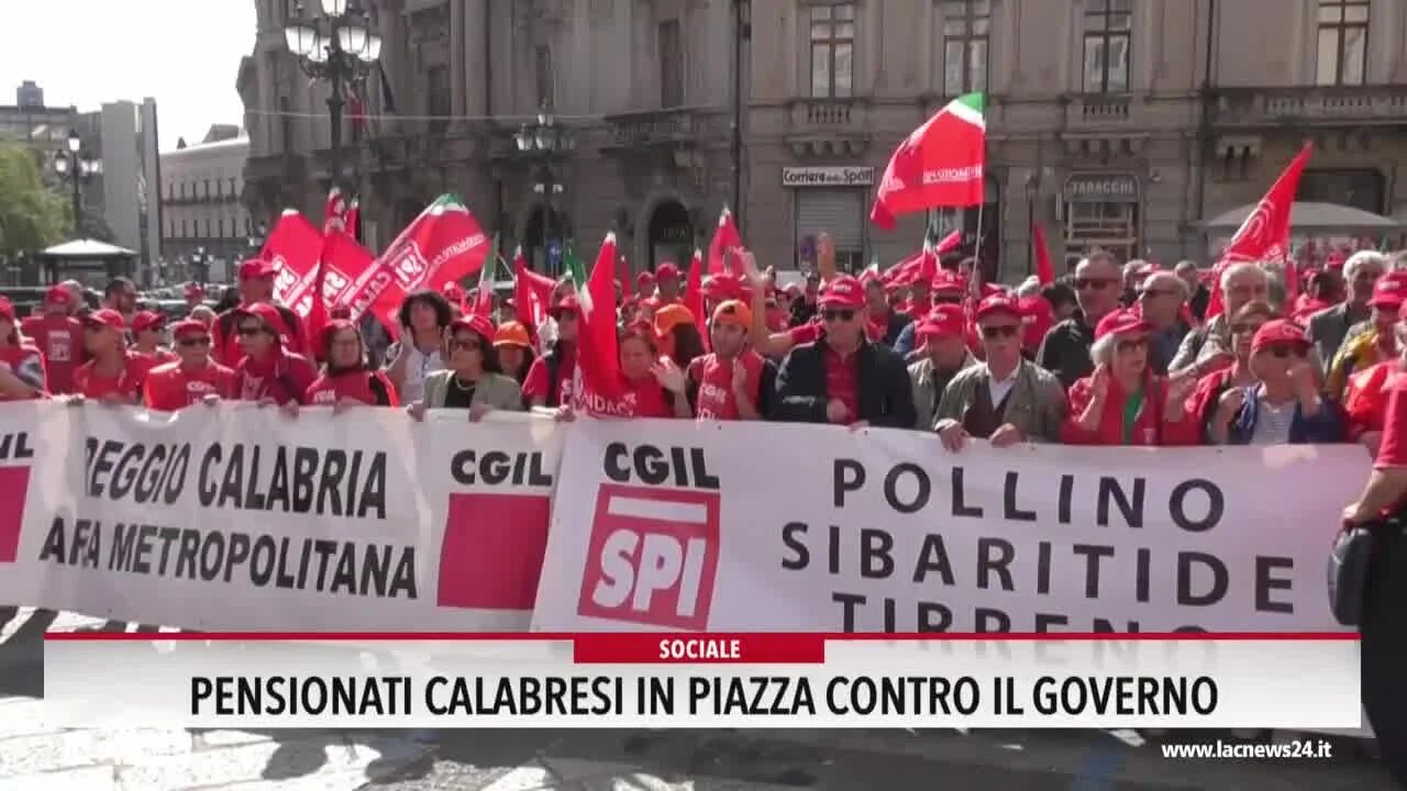 Pensionati calabresi in piazza contro il Governo