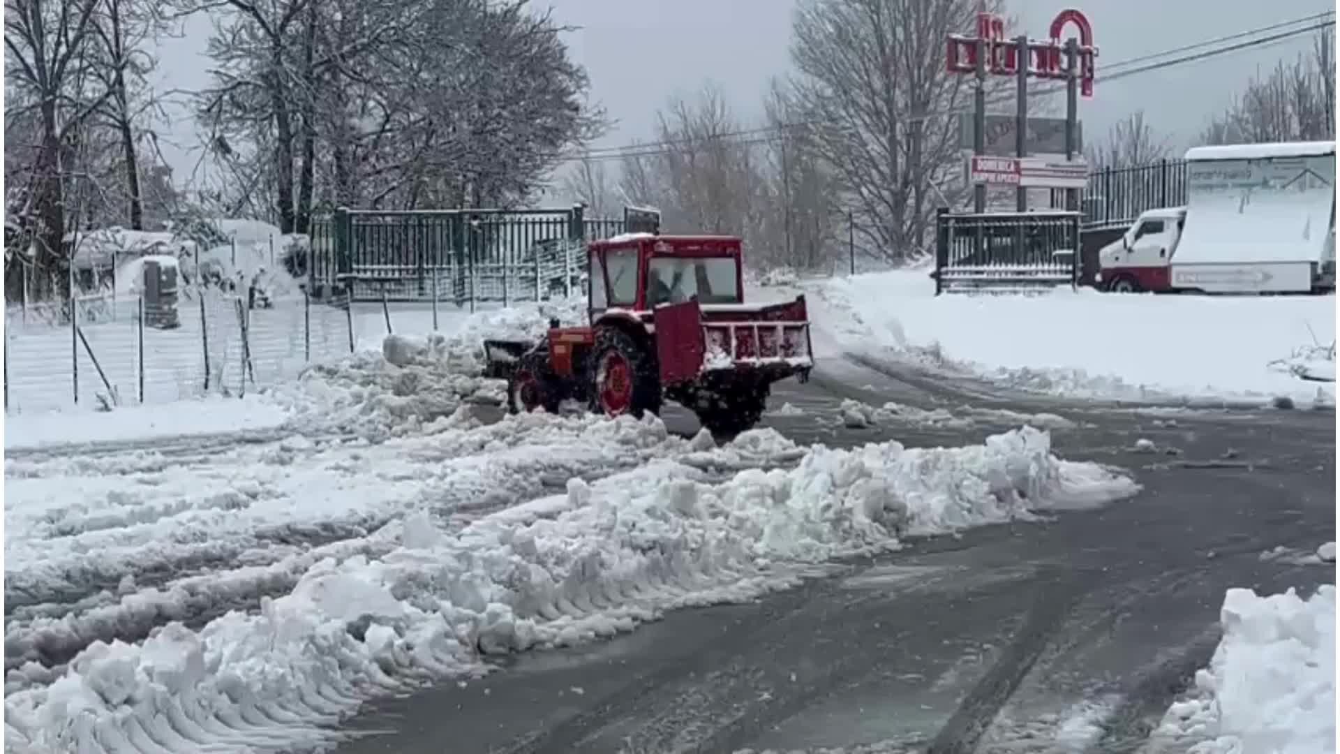 La neve regala paesaggi da fiaba in Sila e sul Pollino | VIDEO