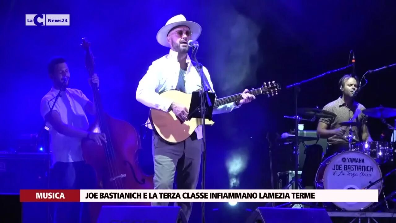 Joe Bastianich e la Terza Classe infiammano Lamezia Terme