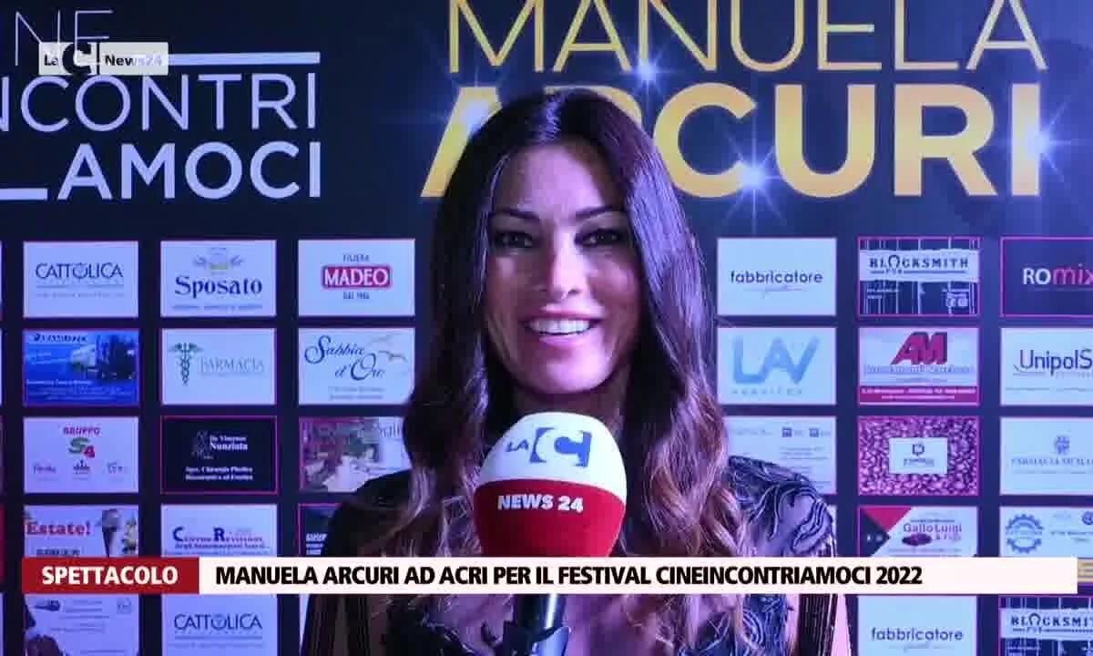 Cineincontriamoci, ad Acri applausi per Manuela Arcuri: «La Calabria è un set cinematografico naturale»