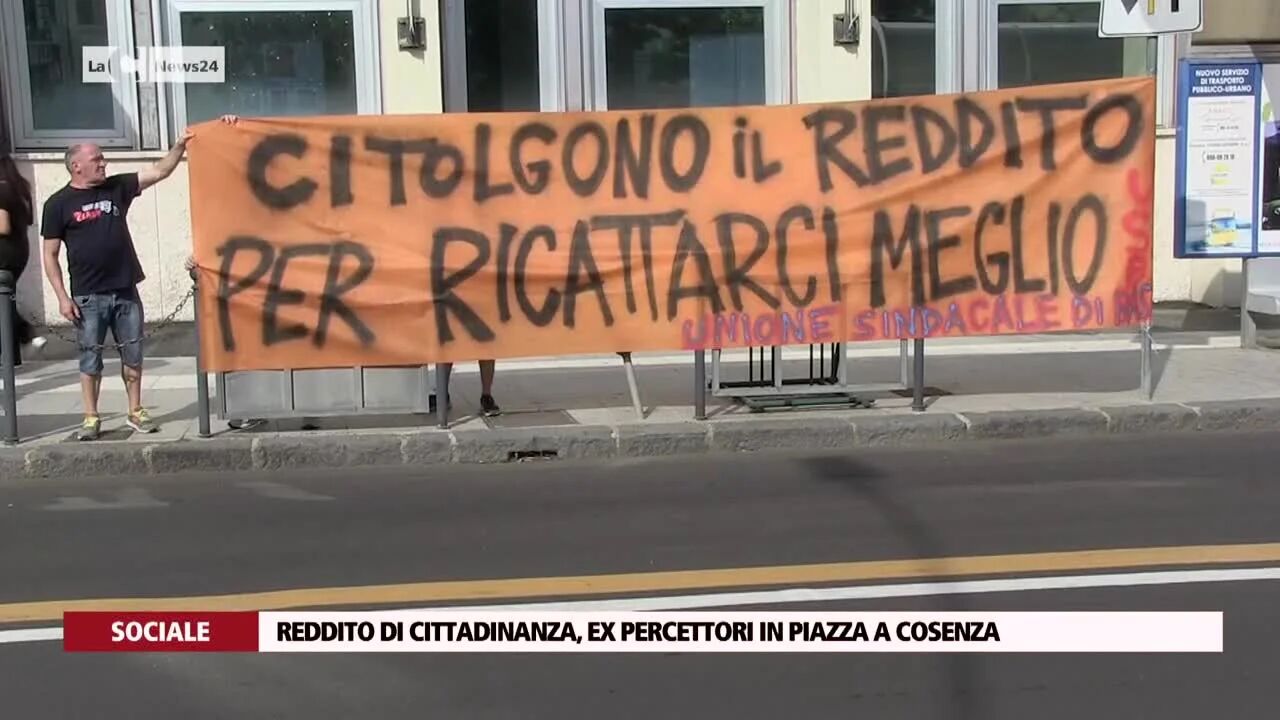 Reddito di cittadinanza, ex percettori in piazza a Cosenza