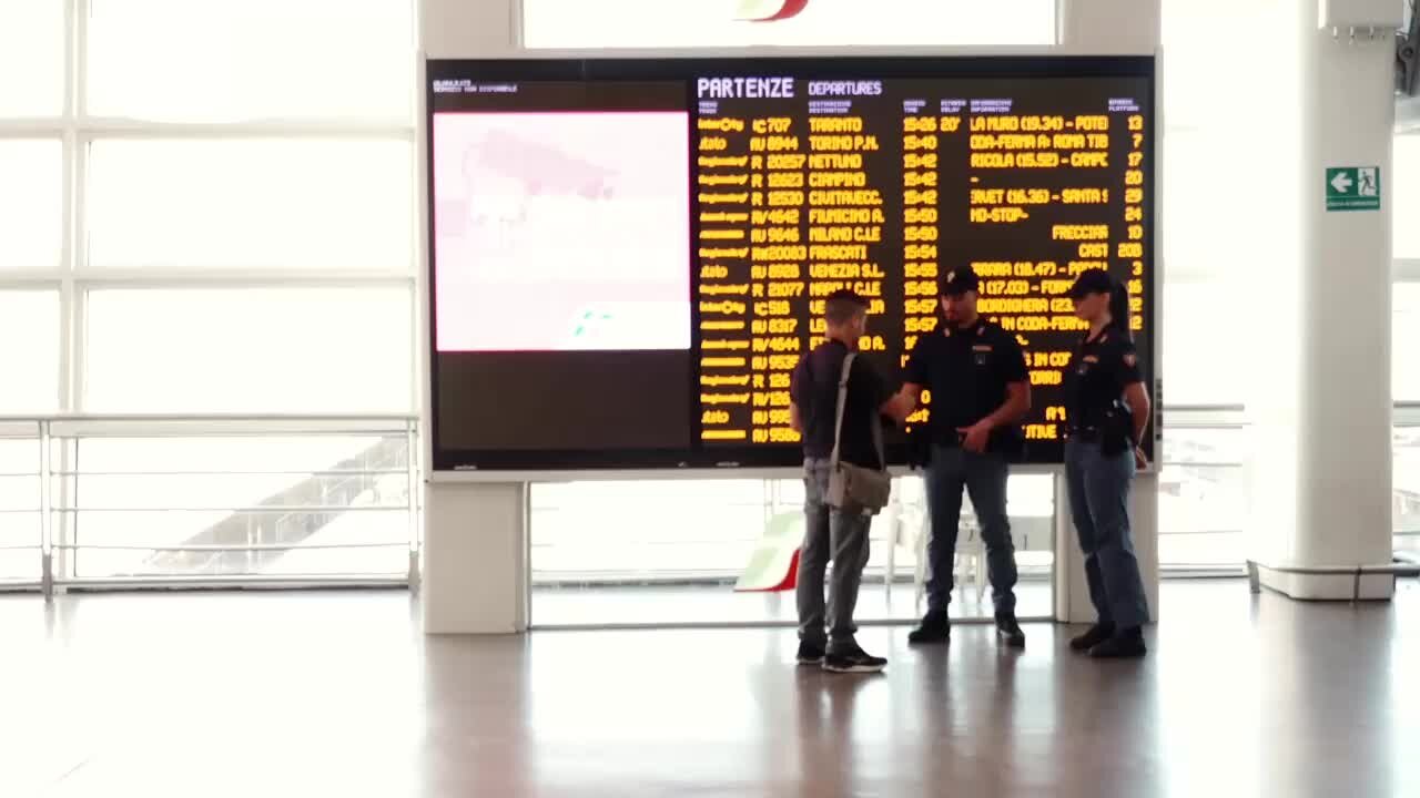 La Polizia in prima linea per il grande esodo estivo anche nel Vibonese con la Stradale, il Reparto volo e i controlli in ferrovia - VIDEO