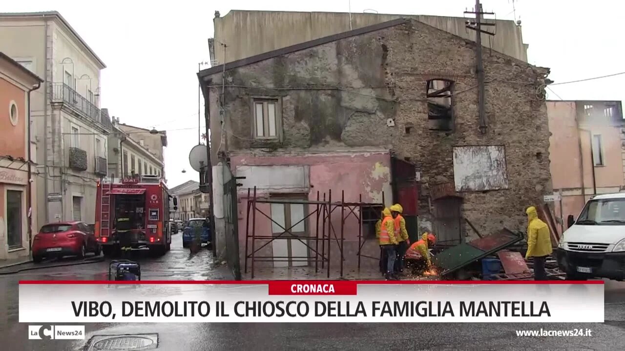 Vibo, demolito il chiosco della famiglia Mantella