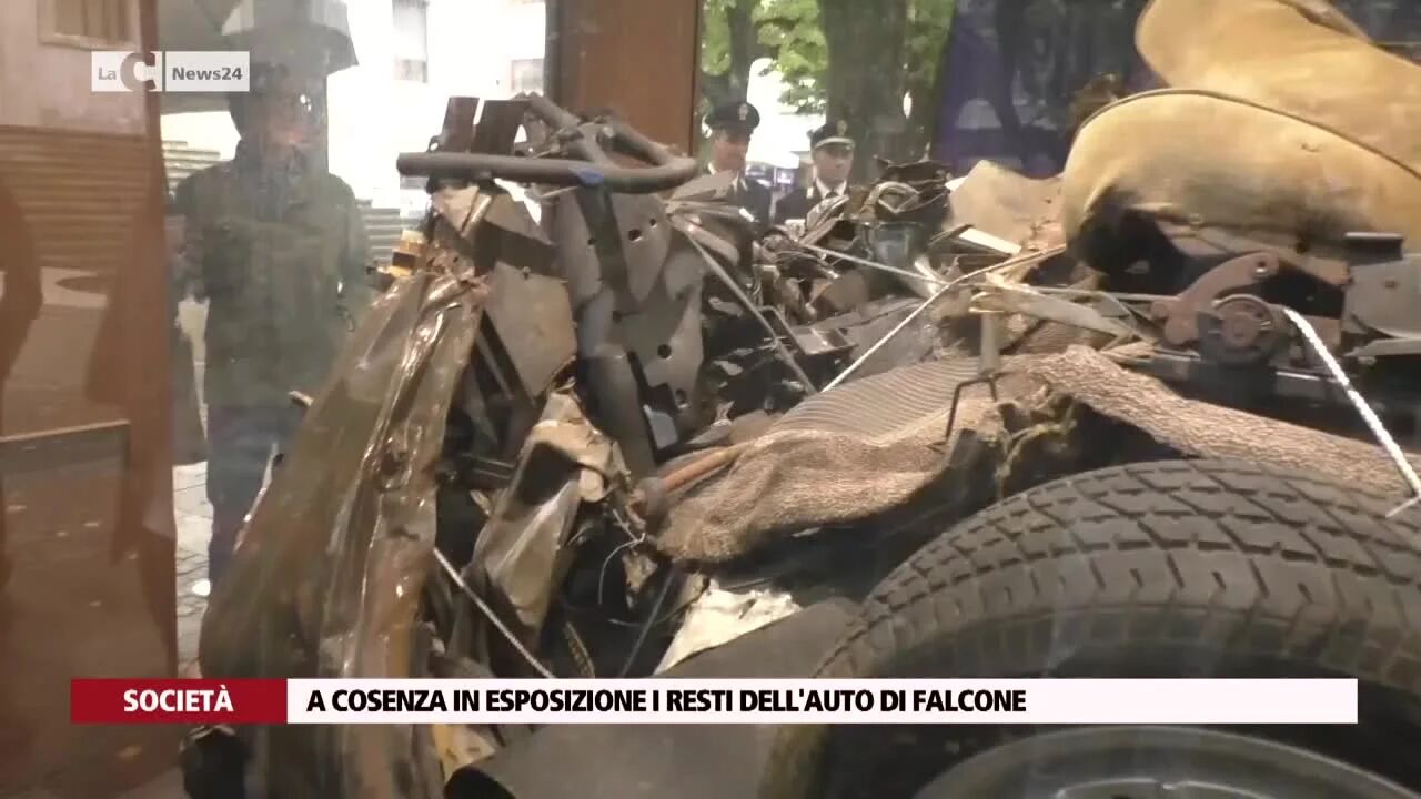A Cosenza in esposizione i resti dell'auto di Falcone