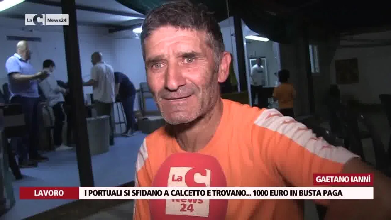 I portuali si sfidano a calcetto e trovano... 1000 euro in busta paga