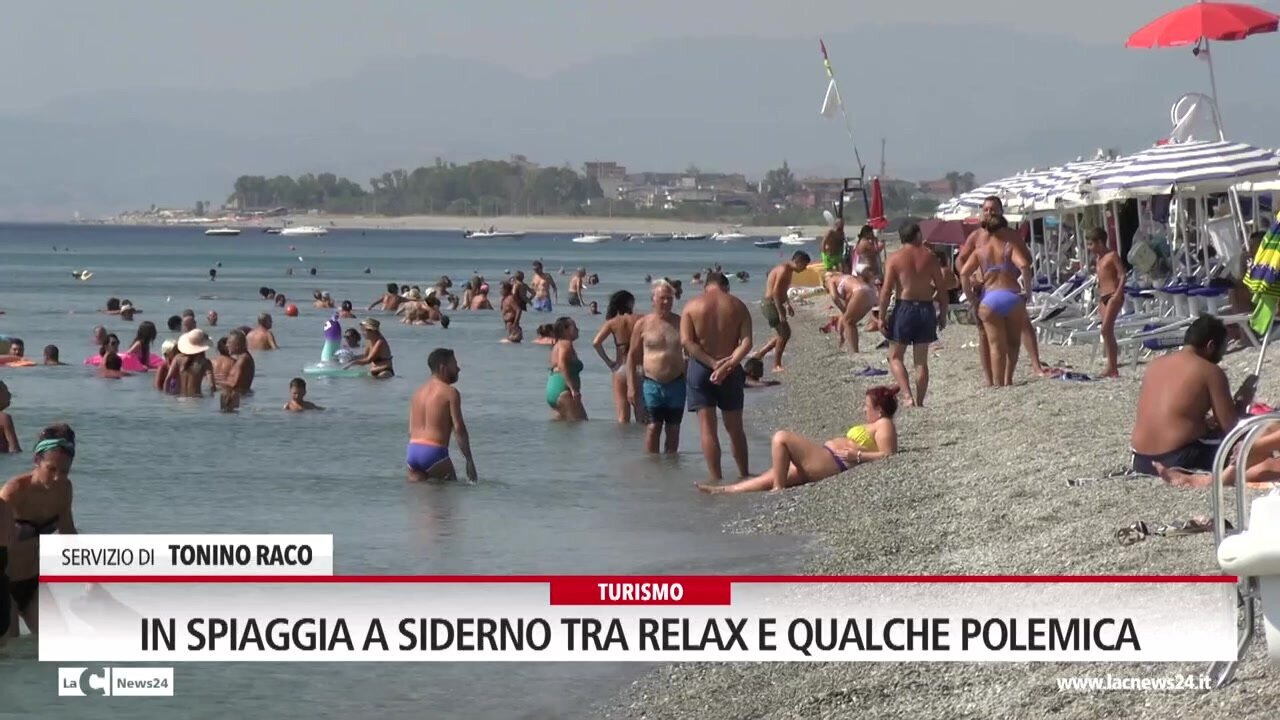 In spiaggia a Siderno tra relax e qualche polemica