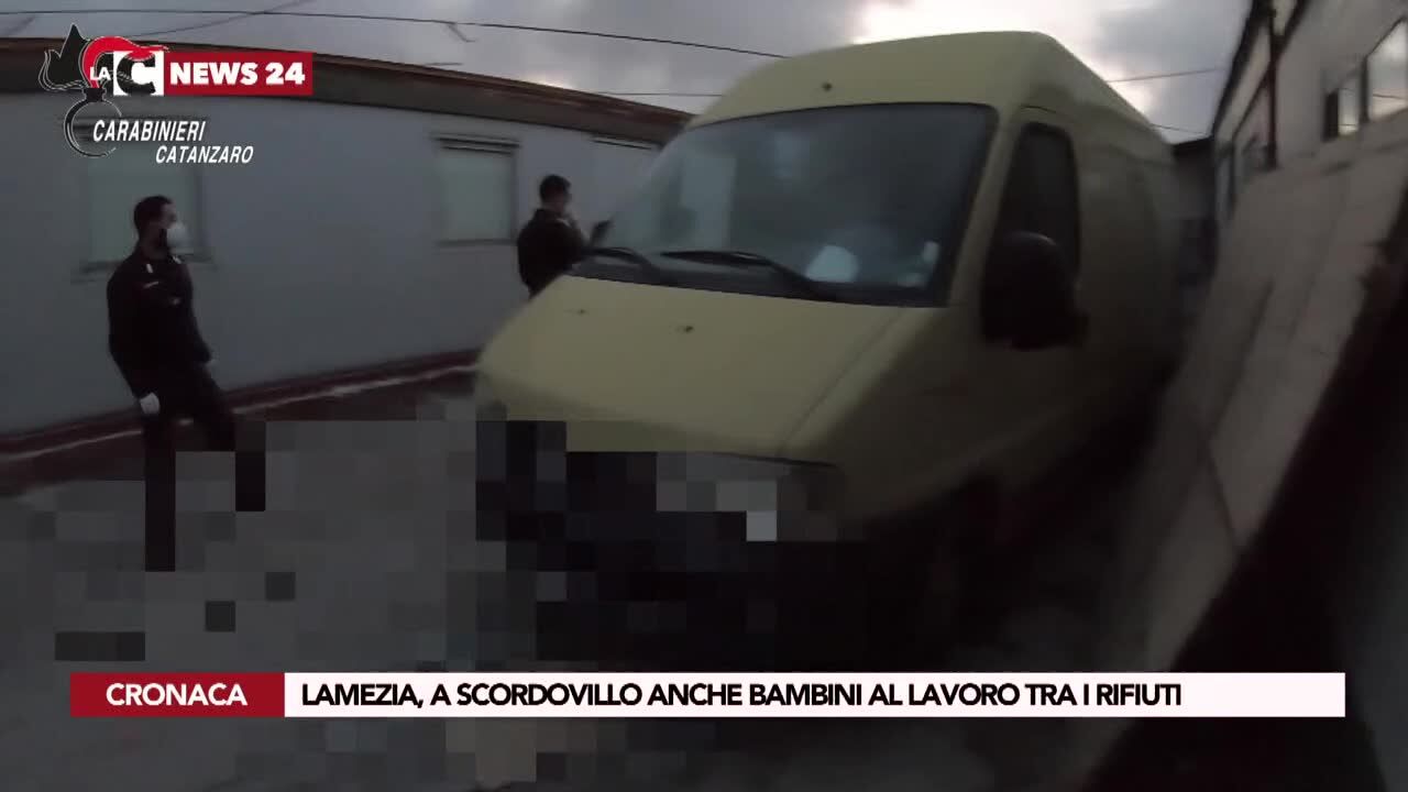 Lamezia, a Scordovillo anche bambini al lavoro tra i rifiuti