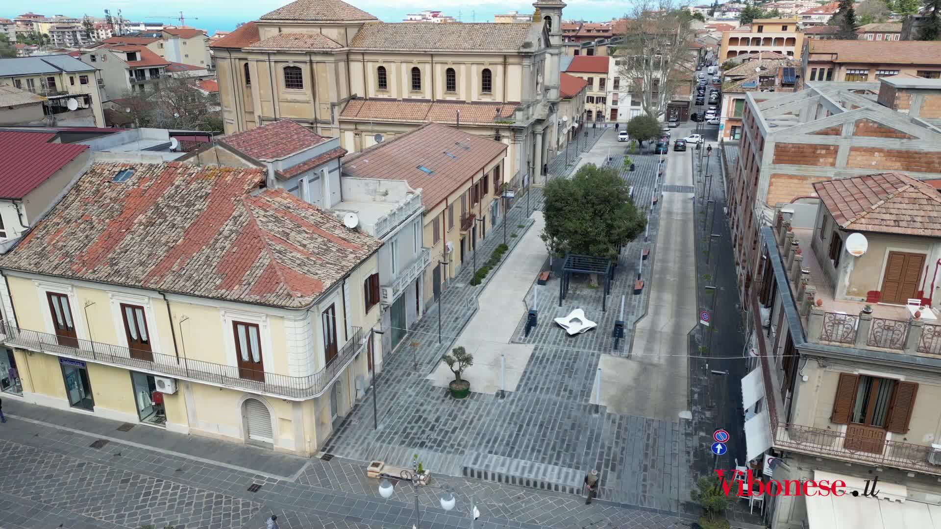 «Meglio adesso, prima era solo un parcheggio»: i risultati del nostro sondaggio sul restyling di piazza Santa Maria - VIDEO