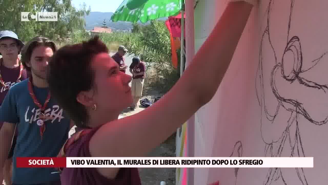 Vibo Valentia, il murales di libera ridipinto dopo lo sfregio