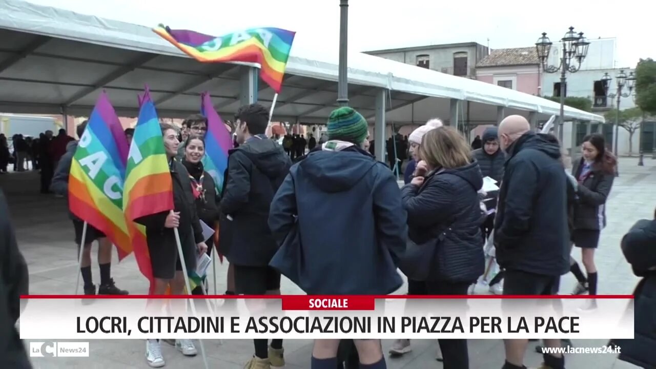 Locri, cittadini e associazioni in piazza per la pace