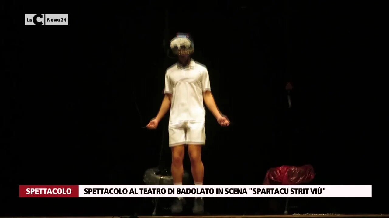 Spettacolo al teatro di Badolato in scena 'Spartacu strit viú'