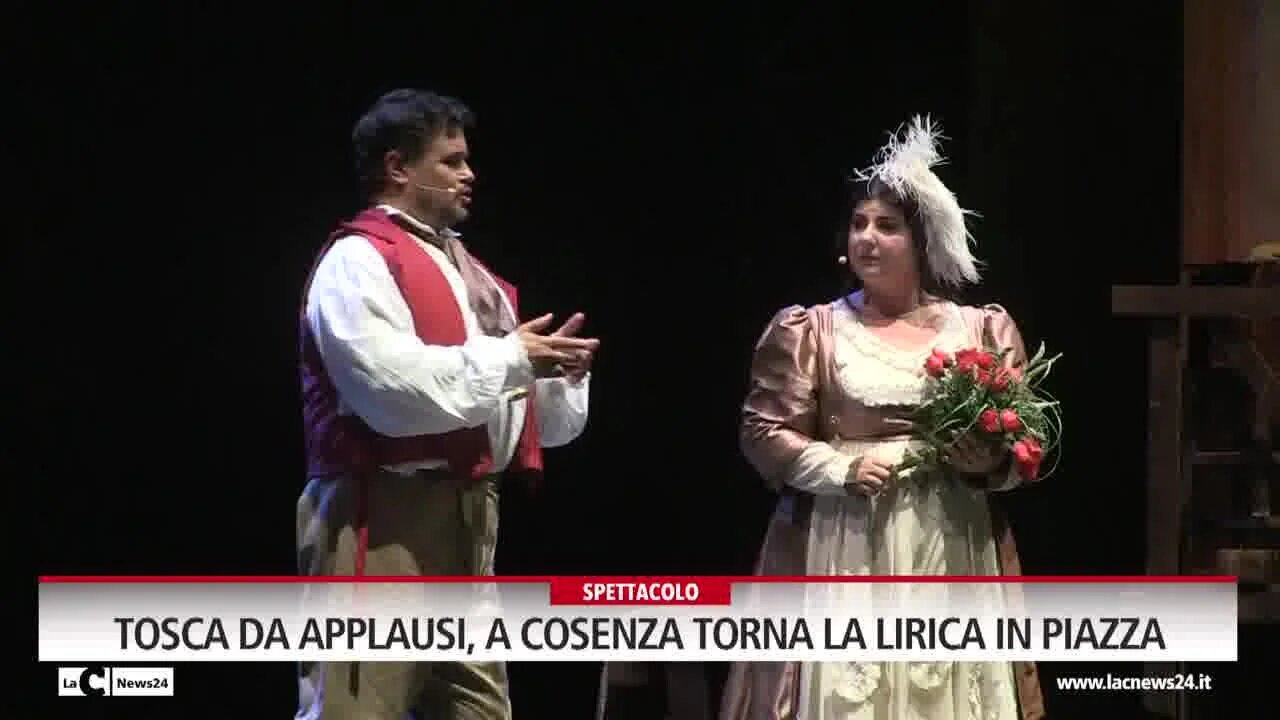 Tosca da applausi, a Cosenza torna la lirica in piazza