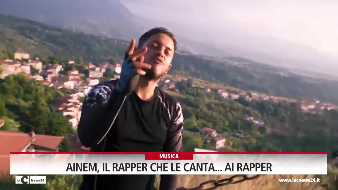Ainem, il rapper calabrese che le canta agli altri rapper: «Spacciare droga o sparare non ti rende forte»