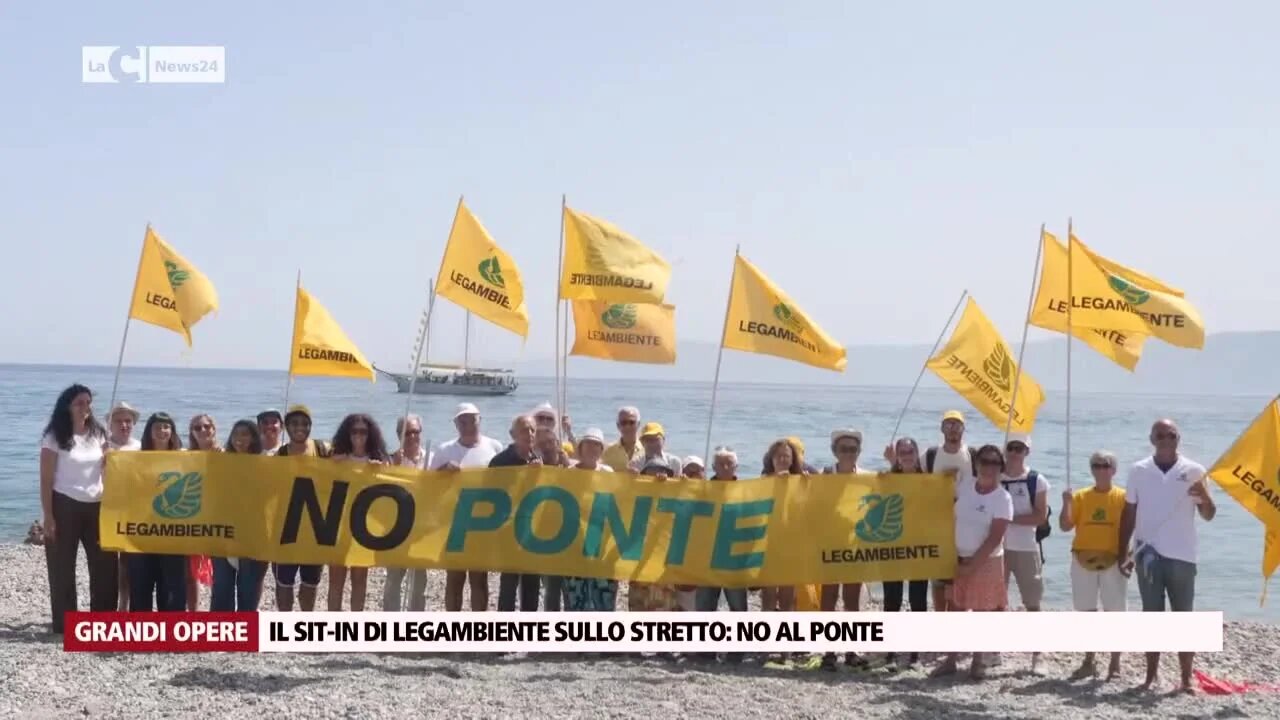 Il Sit-in di Legambiente sullo stretto: no al ponte