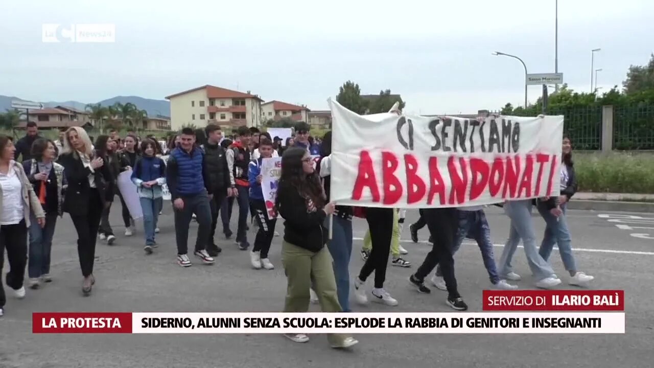 Siderno, alunni senza scuola: esplode la rabbia di genitori e insegnanti