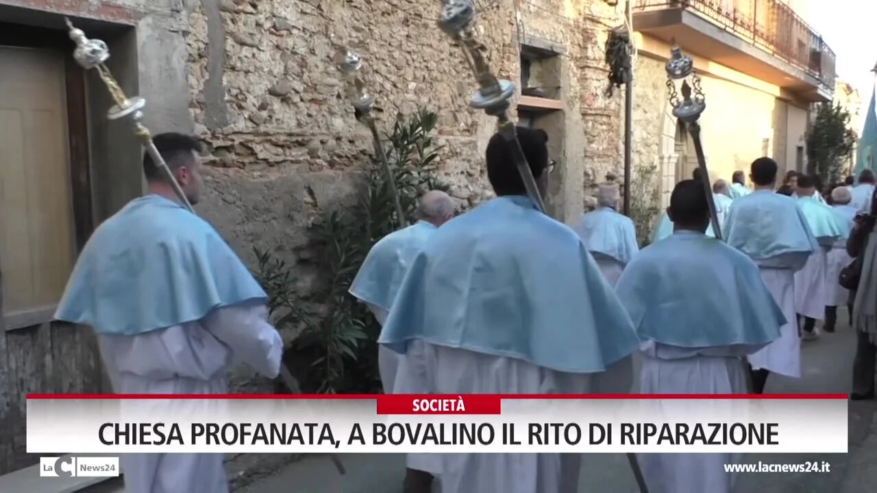 Chiesa profanata, a Bovalino il rito di riparazione