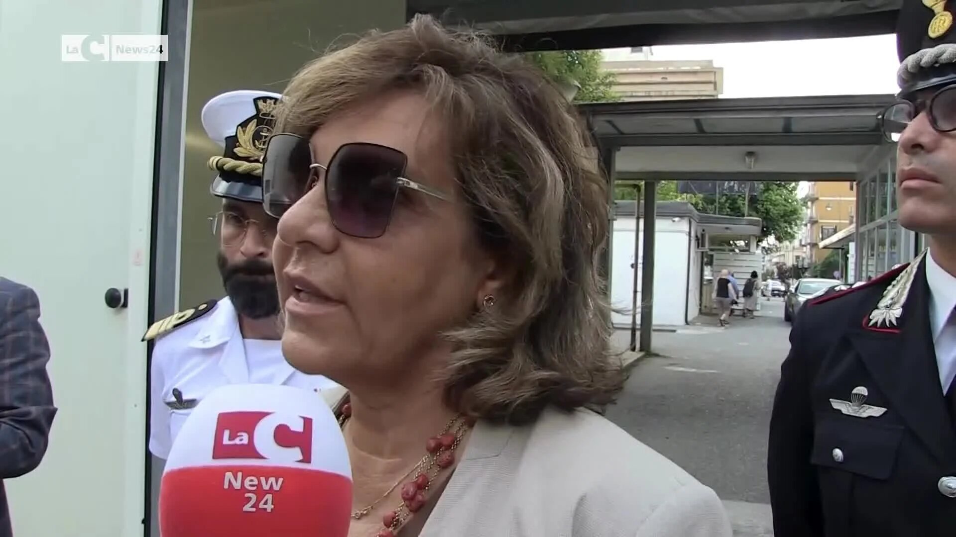 Aggressione alla Guardia costiera, il prefetto visita il ferito in ospedale: «Gesto animalesco e isolato, Vibo non è questa» - VIDEO